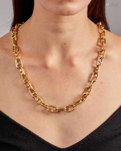 AN 18K GOLD NECKLACE