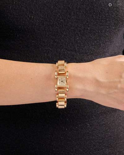 A 14K GOLD WRISTWATCH,