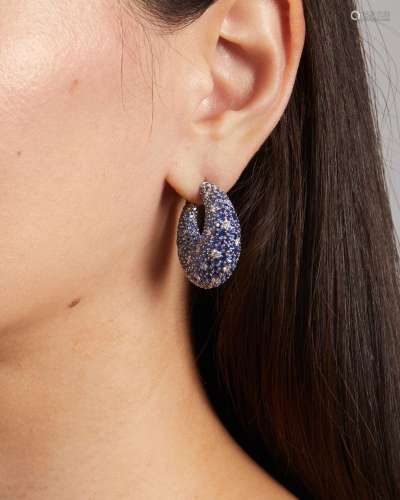 A PAIR OF DIAMOND AND SAPPHIRE EARRINGS