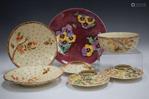 A mixed group of decorative and collectable pott