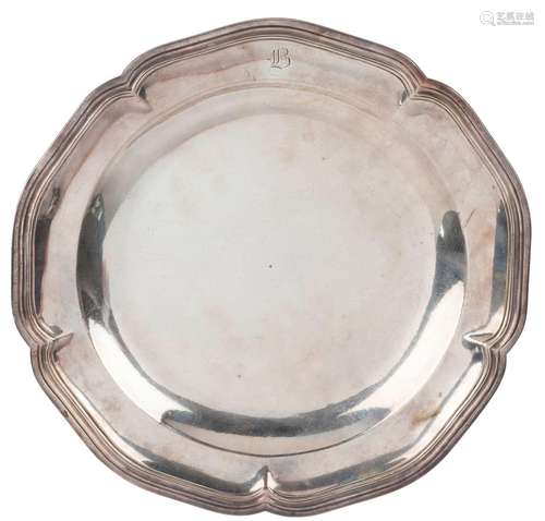 PARIS 1776 - 1777Assiette en argent à cinq contours moulurée...