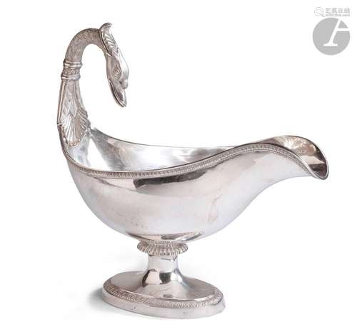 PARIS 1819 - 1838Saucière en argent à un bec verseur, la pri...