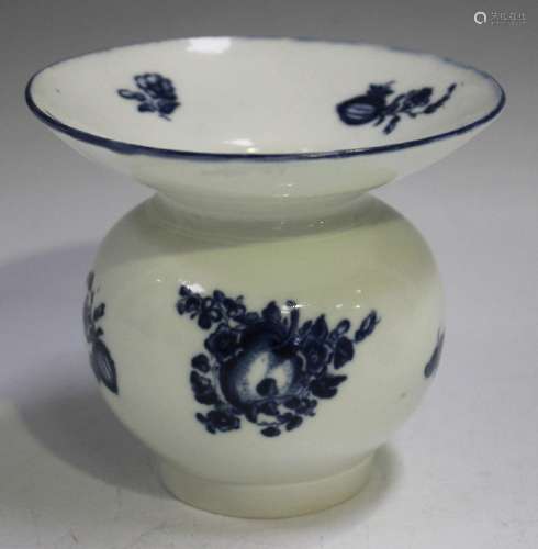 A Caughley porcelain spittoon or saffer pot, cir
