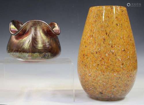 A Strathearn glass vase of speckled, mottled ora