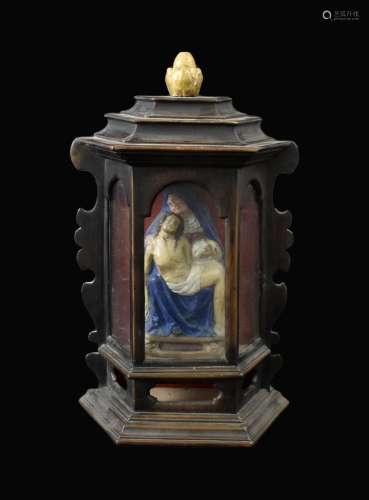 Verglastes Kästchen mit Pietà