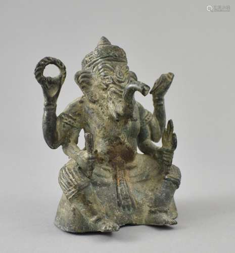 Sitzender vierarmiger Ganesha.