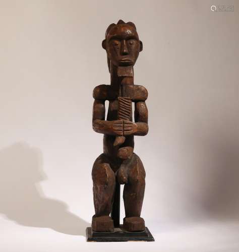 Stehende maennliche Figur der Yoruba.