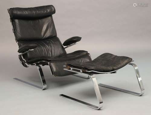 Lounge Chair mit Ottoman.