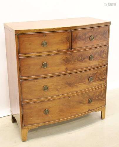 Commode anglaise en acajou cintrée, 19ème siècle