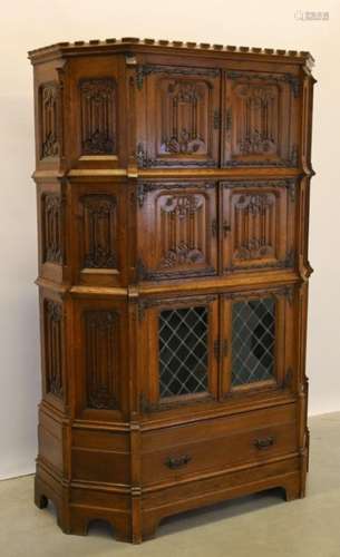 Armoire néo-gothique en chêne massif avec 6 portes et coins ...