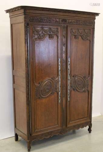 Armoire de mariage en chêne massif avec vignes florales scul...