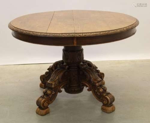 Table française sculptée en chêne massif - Hauteur 73 cm. - ...