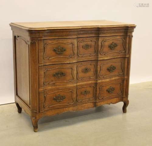 Commode Louis XV cintrée en chêne massif