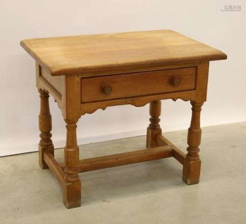 Table d'appoint en chêne avec tiroir, style rustique