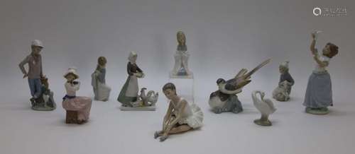 Huit figurines Lladro dont une ballerine - Hauteur 14 cm. Un...