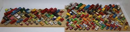 Collection de voitures miniatures comprenant des jouets Dink...