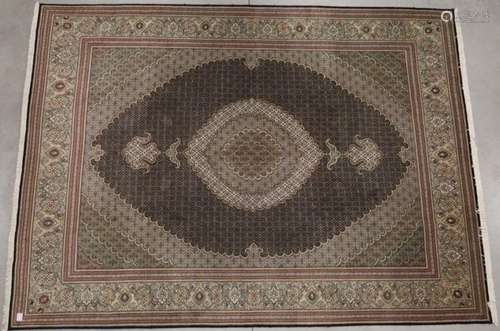 Tapis oriental noué à la main au décor raffiné 342 x 254