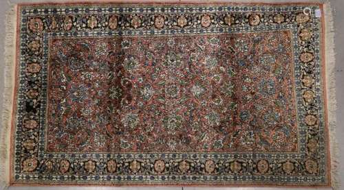 Tapis oriental noué à la main, soie sur coton, avec motif fl...