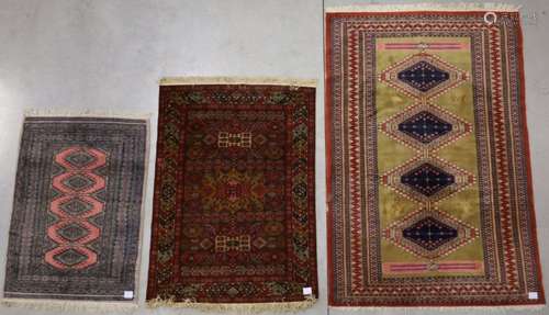 Trois tapis d'Orient noués à la main Bouchara 116 x 83 - Teb...