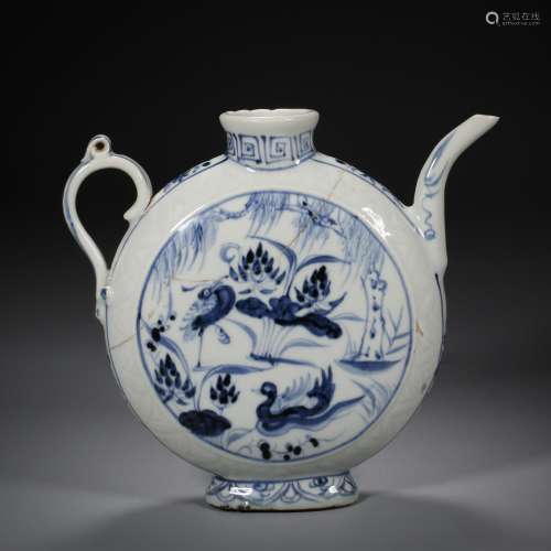 Ming dynasty or earlierof China,Blue and White Flat Pot