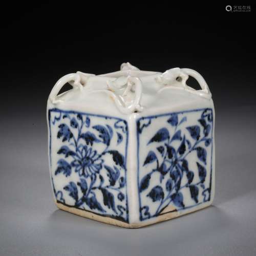 Ming dynasty or earlier of China,Blue and White Dragon Patte...