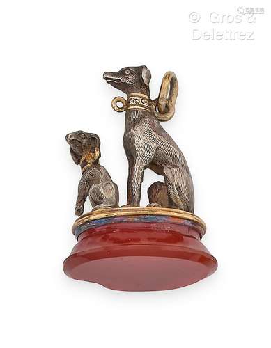 Cachet en argent et vermeil stylisant deux chiens surmontant...