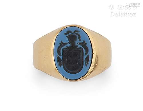 Bague « Chevalière » en or (14K) gravée d’armoiries sur agat...