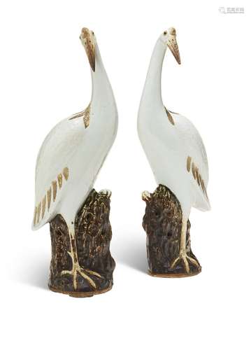 A LARGE PAIR OF CHINESE EXPORT PORCELAIN MODELS OF CRANES