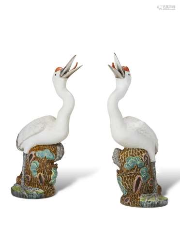 A PAIR OF CHINESE EXPORT PORCELAIN MODELS OF CRANES