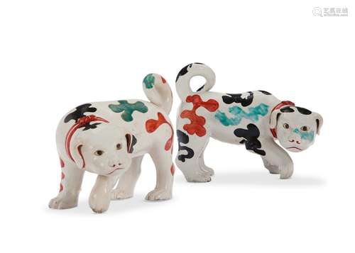 A PAIR OF JAPANESE EXPORT ARITA PORCELAIN MODELS OF PUPPIES