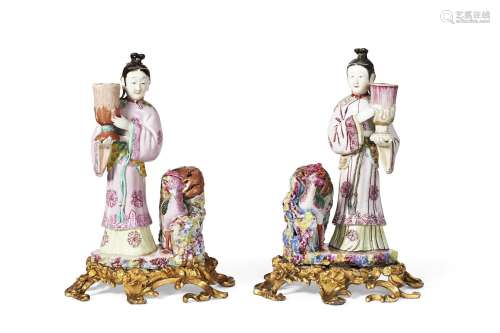 A PAIR OF ORMOLU-MOUNTED CHINESE EXPORT PORCELAIN CANDLESTIC...