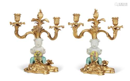 A PAIR OF LOUIS XV ORMOLU AND CHINESE FAMILLE VERTE PORCELAI...
