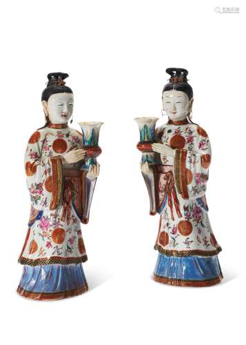 A LARGE PAIR OF CHINESE EXPORT PORCELAIN COURT LADY CANDLEHO...