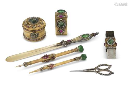 A FRENCH DIAMOND, RUBY, AND EMERALD-MOUNTED GOLD DESK SET