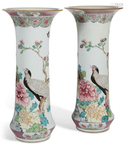 A LARGE PAIR OF CHINESE EXPORT PORCELAIN FAMILLE ROSE BEAKER...