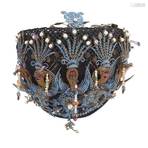 A BEJEWELED KINGFISHER FEATHER-EMBELLISHED HEADDRESS, CHAO G...