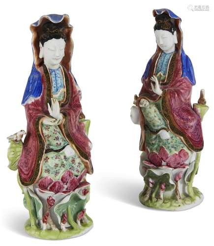 A PAIR OF CHINESE EXPORT PORCELAIN FAMILLE ROSE FIGURES OF G...