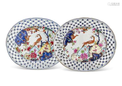 A PAIR OF CHINESE EXPORT PORCELAIN 'TOBACCO LEAF' OV...