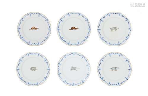 A SET OF SIX CHINESE EXPORT PORCELAIN PLATES