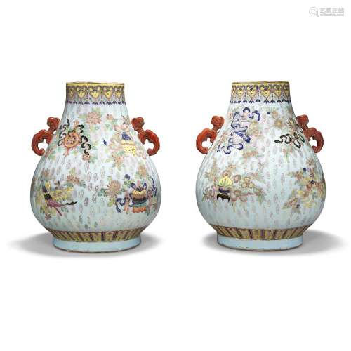 A PAIR OF CHINESE FAMILLE ROSE PEAR-SHAPED VASES, HU