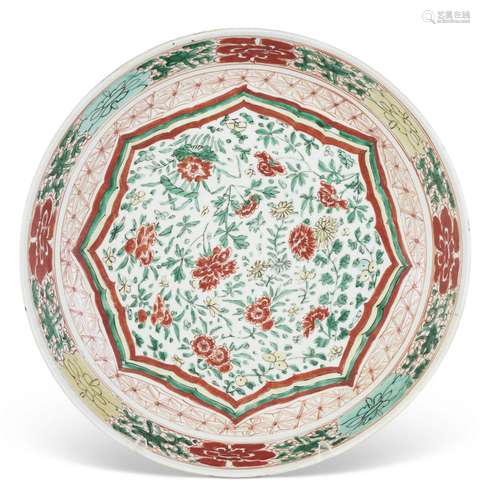 A CHINESE EXPORT FAMILLE VERTE PORCELAIN BOWL