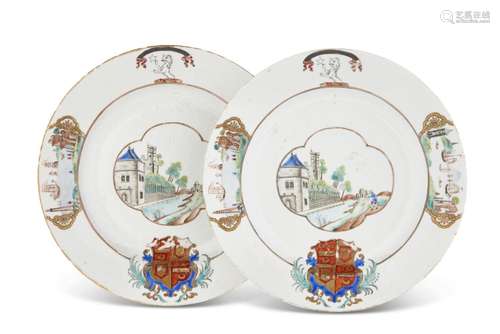 A PAIR OF CHINESE EXPORT PORCELAIN ARMORIAL PLATES