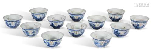 A SET OF TWELVE CHINESE EXPORT PORCELAIN BLUE AND WHITE '...