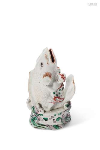 A JAPANESE IMARI PORCELAIN CARP FIGURE GROUP