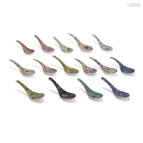 A GROUP OF FIFTEEN CHINESE ENAMELED PORCELAIN SPOONS