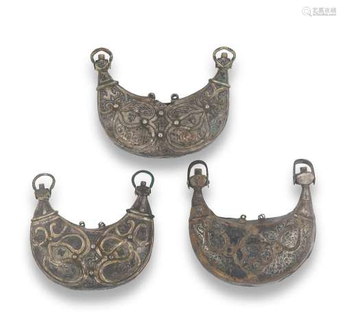 【R】Three Seljuk niello silver-gilt pectoral amulet cases Per...