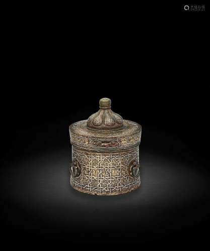 【R】A very fine Khorasan silver-inlaid bronze Inkwell signed ...