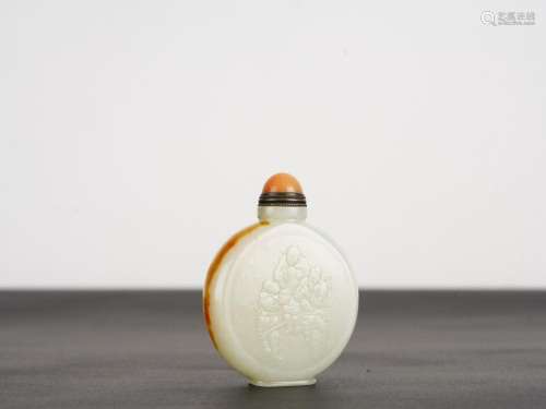 Chinese White Jade with Skin Figures Snuff Bottle