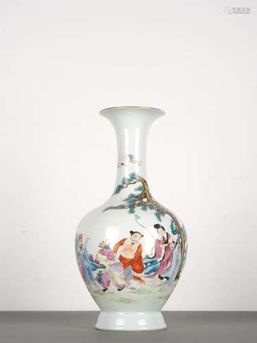 Chinese Antique Famille Rose Figures Vase