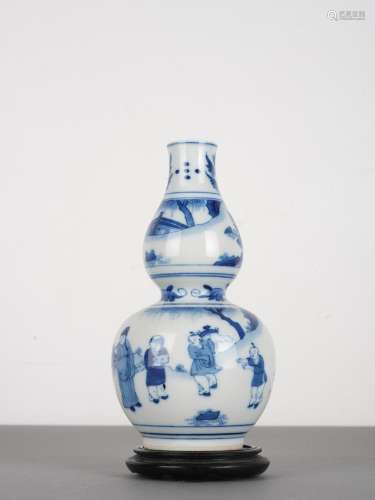 Chinese Qing Antique Blue and White Vase